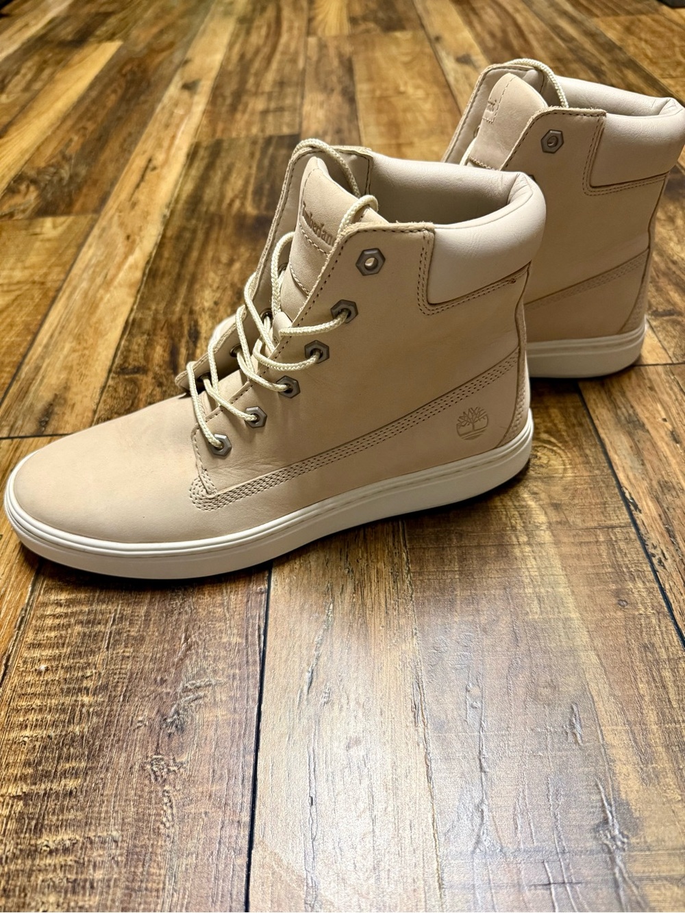 Timberland Women's Beige High-Top Boots Size 10